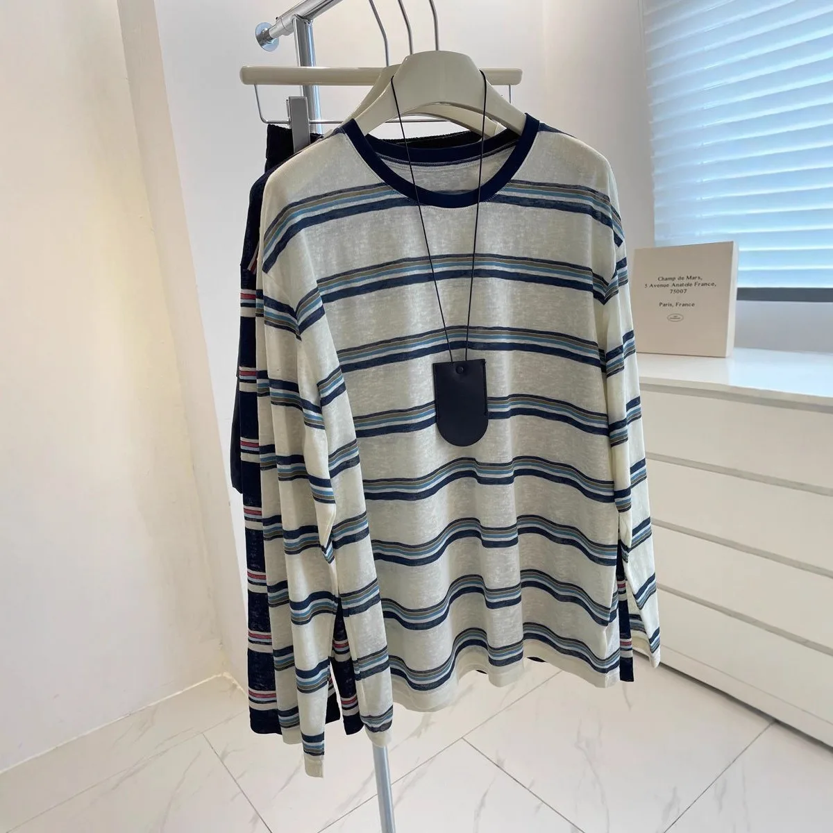 Minimalist Blue White Stripe L - Wallpaper review and price